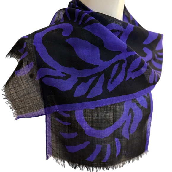 Vera Japan 100% Wool Scarf 🇯🇵 – Black & Violet Abstract Floral - 11" x 50" - Picture 7 of 10